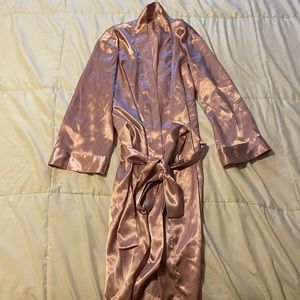 Vintage pink silky robe. Size medium